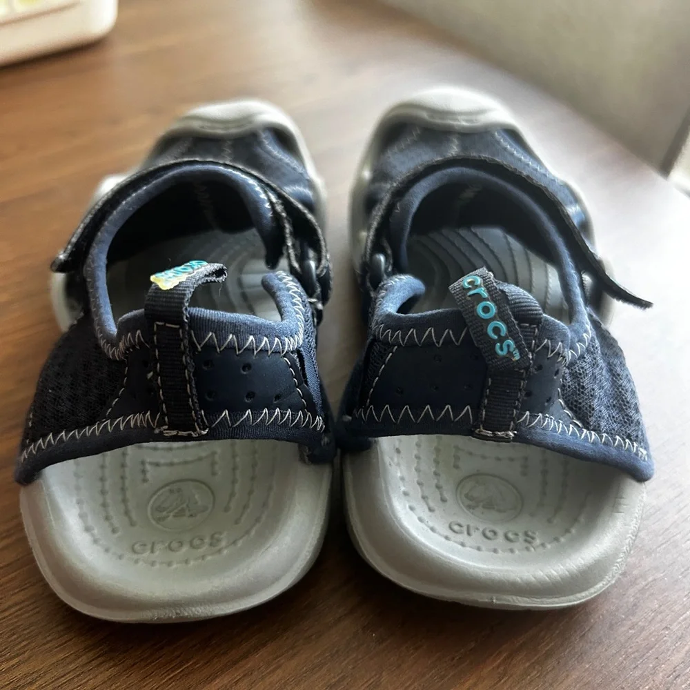 CROCS Kids Dark Blue and Gray Sandals sz 2 strap boy youth